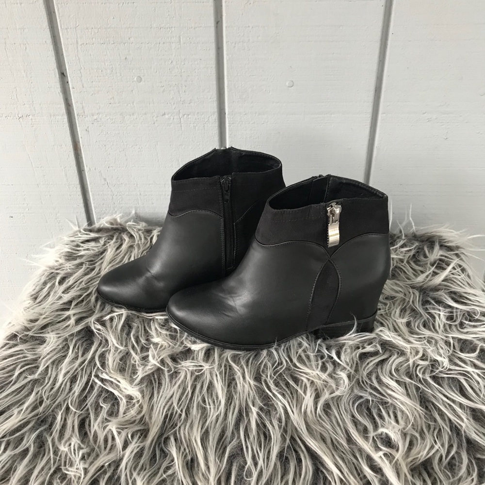 Zoey Ankle Leather Black Booties - Picture 2 of 7